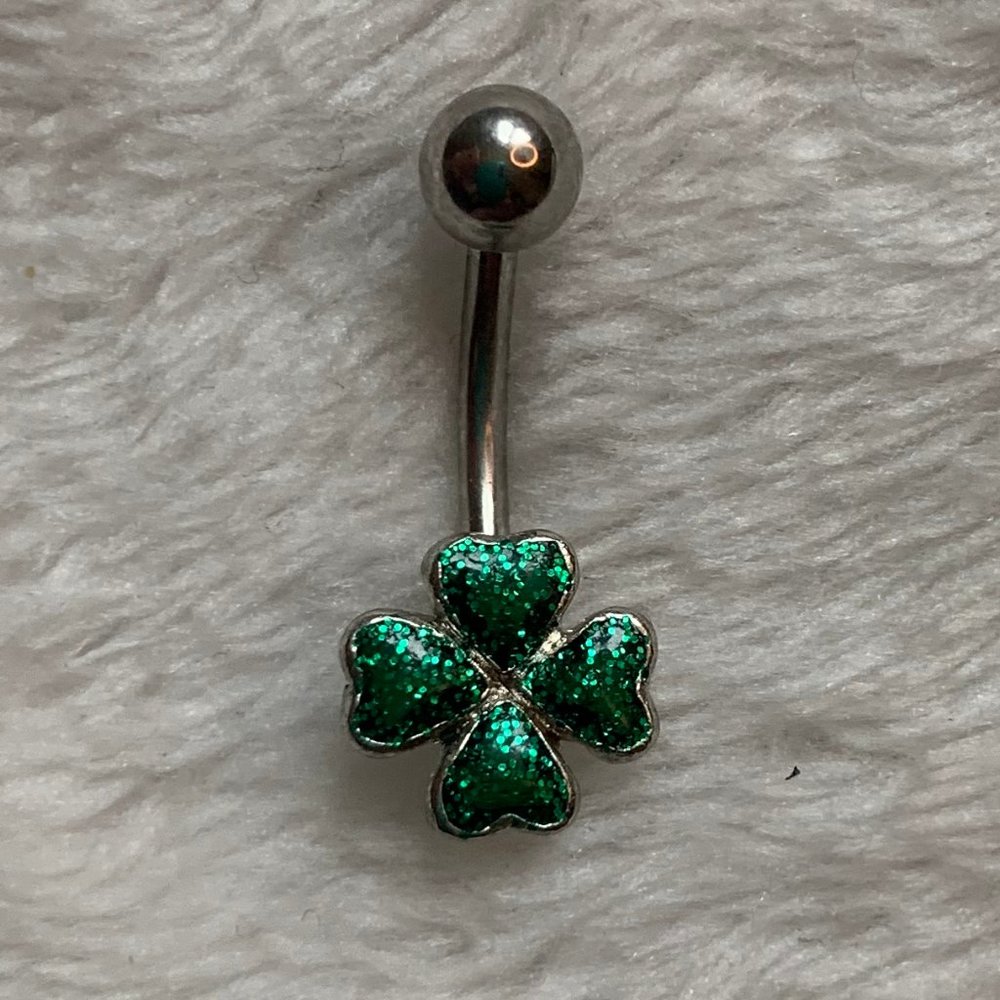 St Patrick Day Shamrock Glitter Belly Ring - Picture 4 of 4